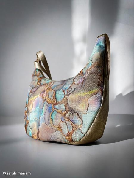 Outdoorstoff Flowing Bloom Marbels in erd/gold Töne by Swafing von Sarah Mariam